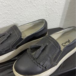 Cute Black Tassel Slip-Ons – Size 7