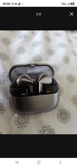 Wireless Earbuds with Charging Case