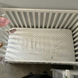 ♡♡♡♡ White Wood Baby Crib ♡♡♡♡