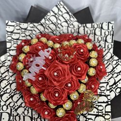 Corazon De Flores Eternas Con Chocolates Y Luces Para Mama 