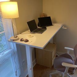 Adjust Sit/Stand Desk With Roller Chair 