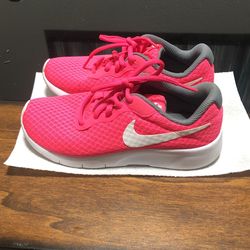 Girls Nike Tanjun Size 2Y