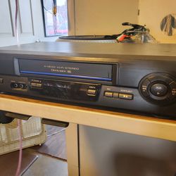 Panasonic PV-V4611 4-Head Hi-fi Stereo VHS Tape player/recorder. 