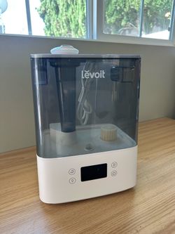 White Levoit Humidifier Bluetooth