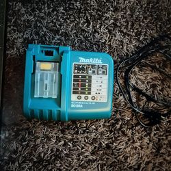 Cargador makita nuevo
