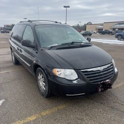 2005 Chrysler Town & Country