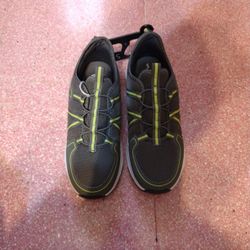 Athletic Works Sz. 5 Boys No Tie