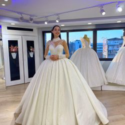 BRAND NEW WEDDING GOWN 