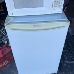 Frige Y Microwave  Refry Pequeno