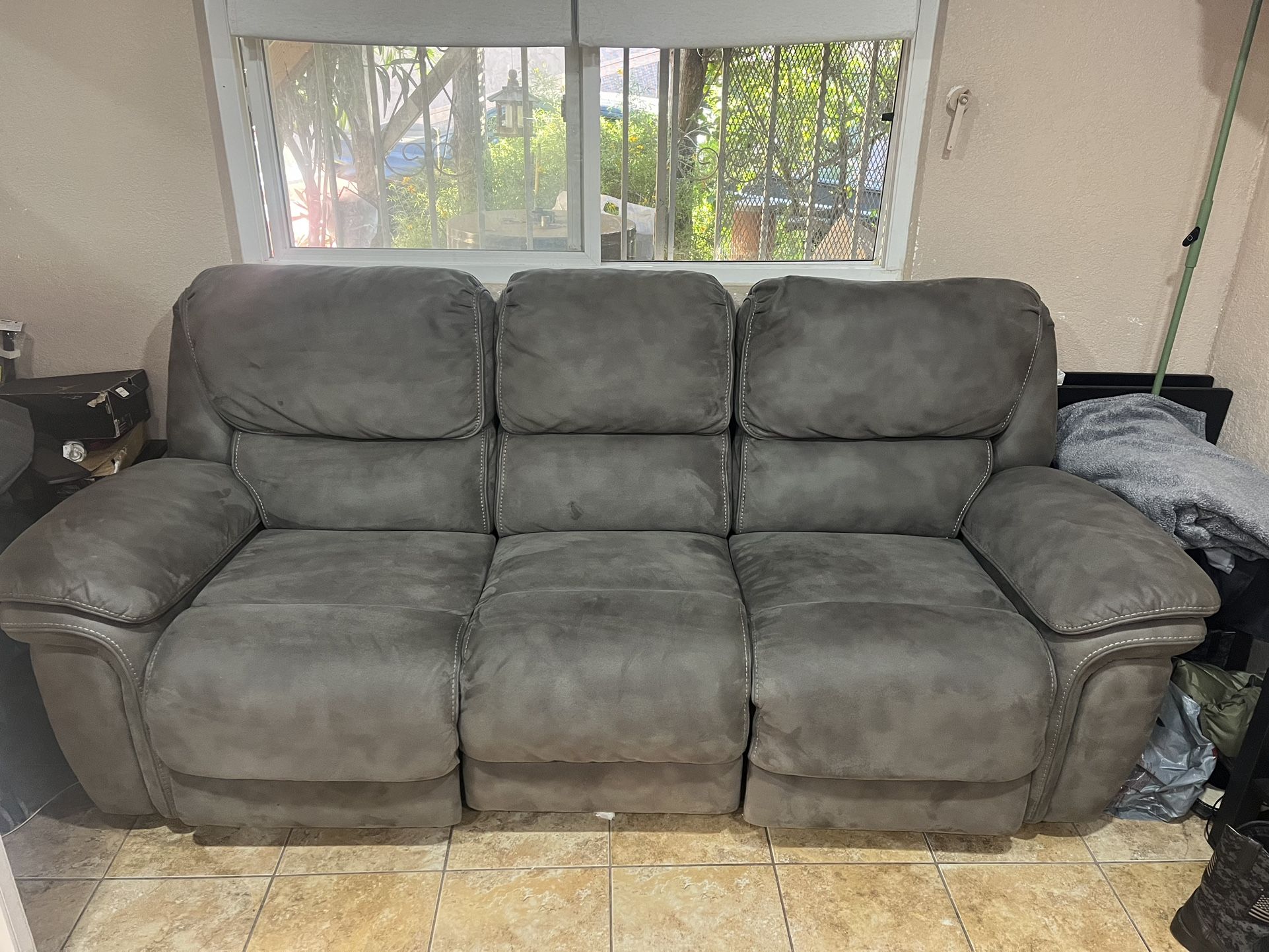 Electric Reclining Sofa 