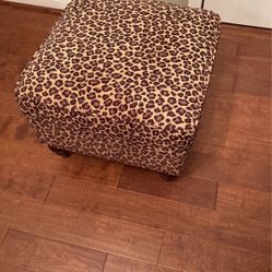Designs4Comfort 5th Avenue Forest Leopard Print Fabric Tufted Storage Ottoman