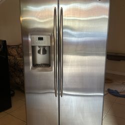GE Profile Arctica Refrigerator 