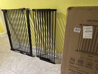 LIKE NEW 40.5" Extra Tall Cat Pet Gate 57.4-60.2" Wide Pressure Mounted Tall Pet Gate Easy Walk