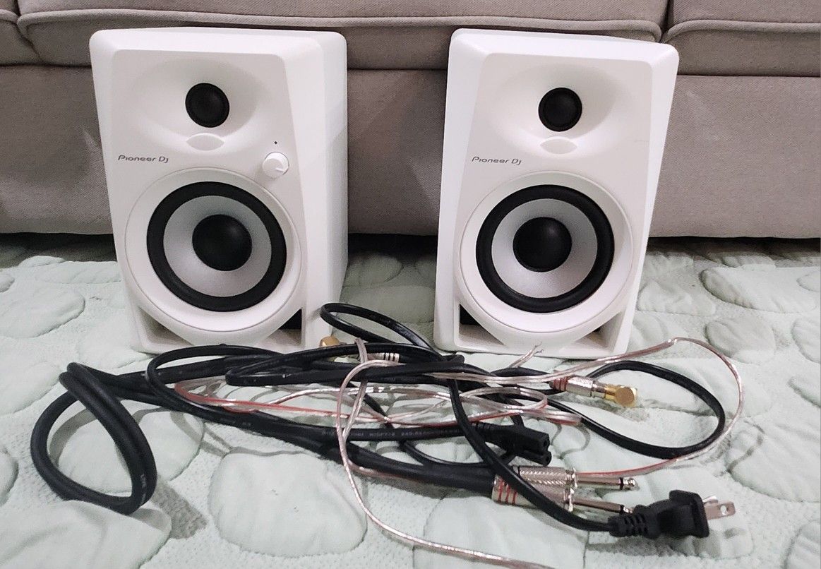 2 Pioneer Dj Speakers