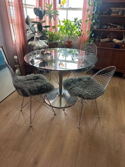Vintage styled Tulip table