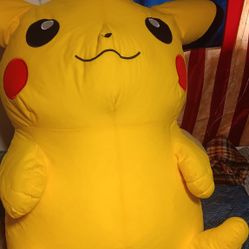 Giant Pikachu