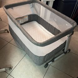 Baby adjustable level crib