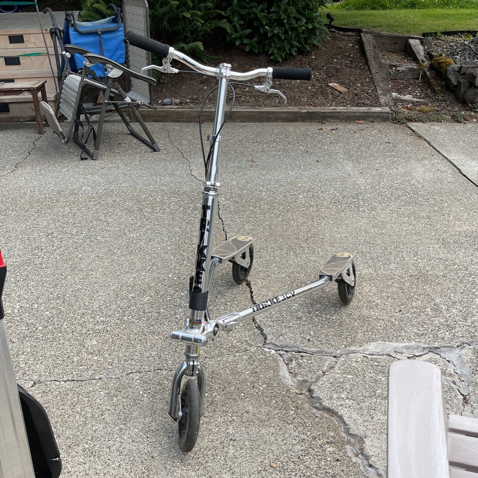 TRIKKE T8 3CV 3 WHEEL ADULT WHEEL CARVING SCOOTER FOLDABLE
