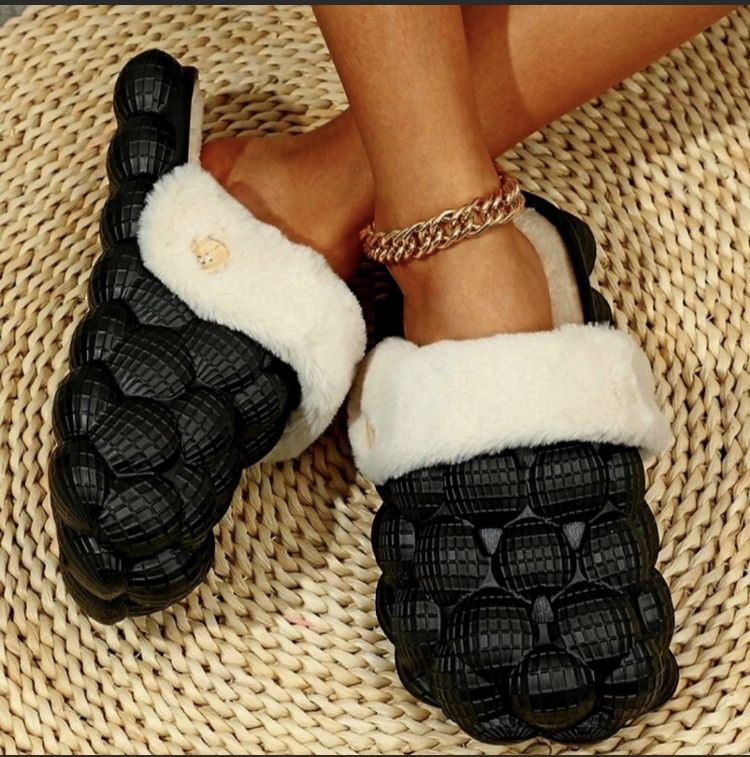 Button Decor Bubble Thermal Lined Bedroom Slippers