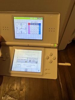 Nintendo DS Lite (White) + 5 DS games