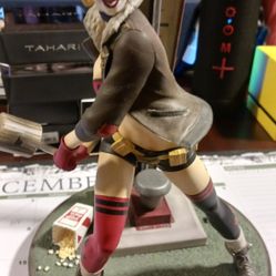 HARLEY QUINN STATUE 