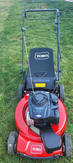 TORO RECYCLER 22" SELF PROPELLED LAWN MOWER.