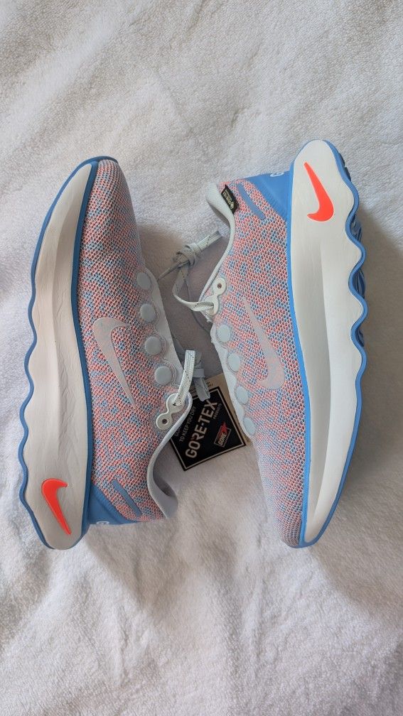 NEW Nike Women's Walking Shoes GORETEX
