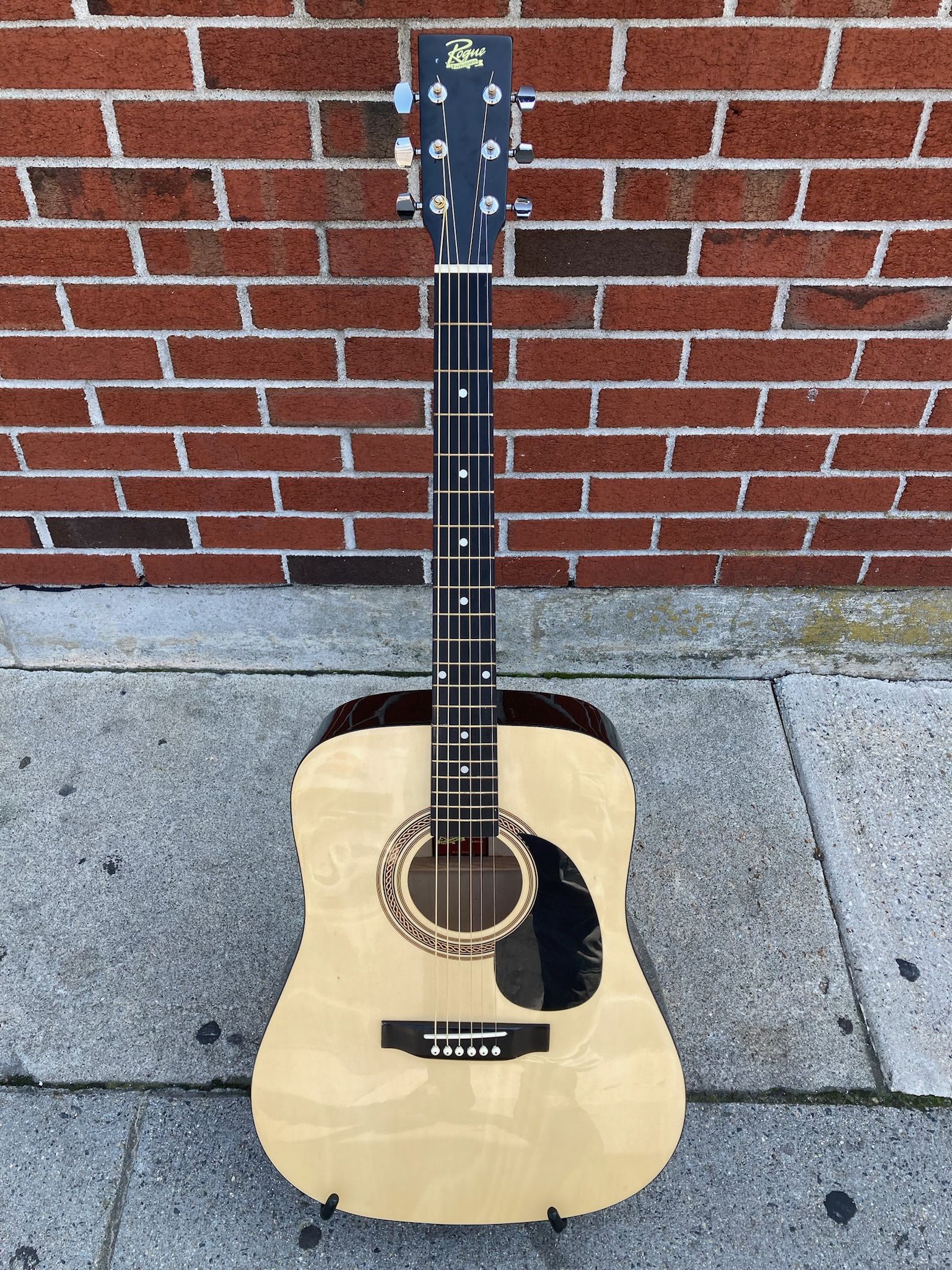 Rogue RA-090 Dreadnought Acoustic Guitar, Natural