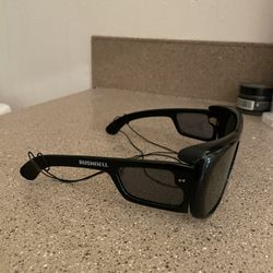 Bushnell Vintage Black Plastic Aviator Sunglasses Green Lens 