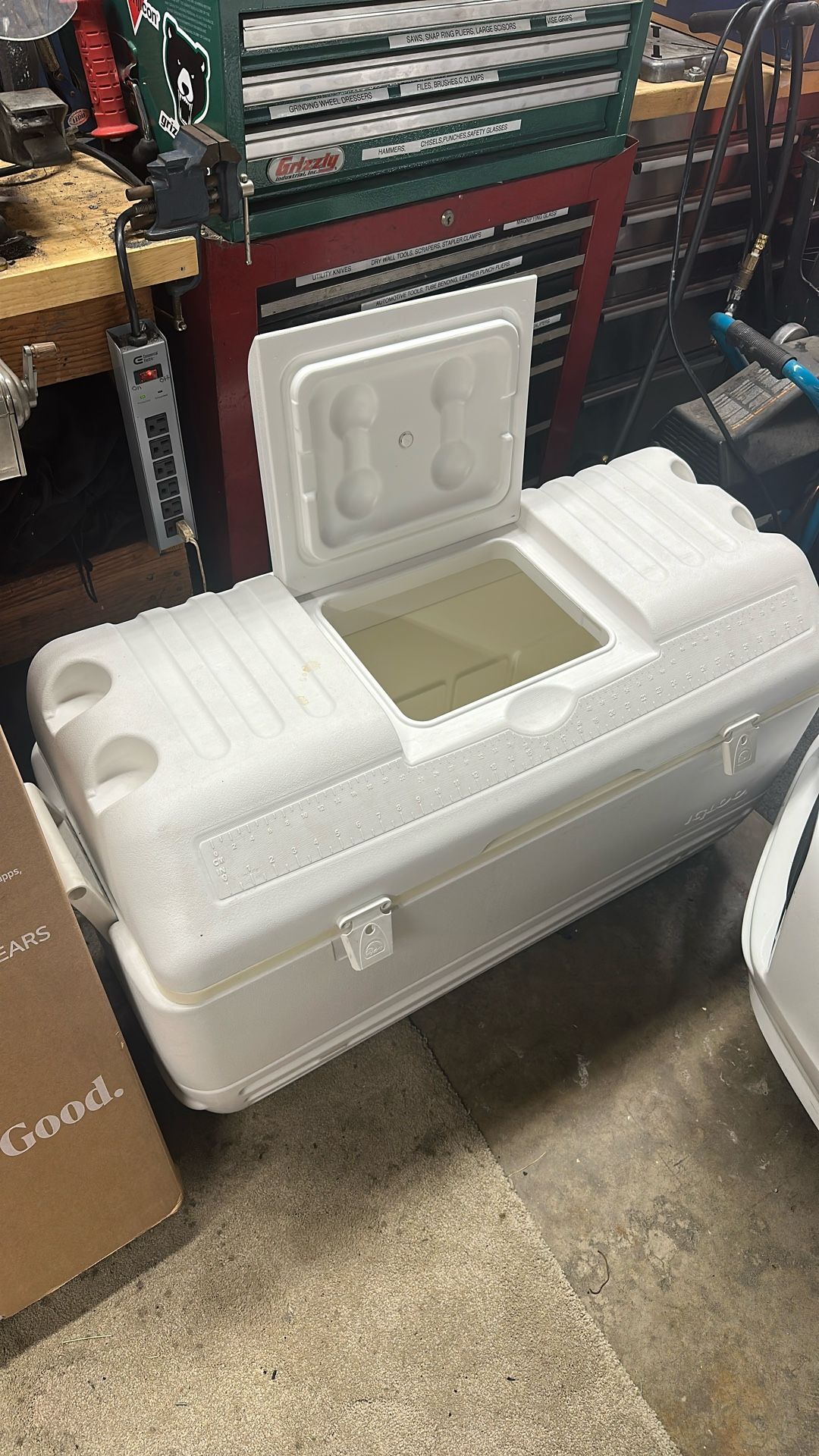 Igloo hard cooler
