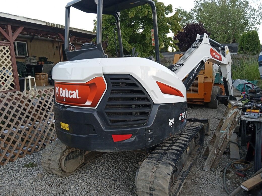 Bobcat Excavator E42 Under 500 Hours