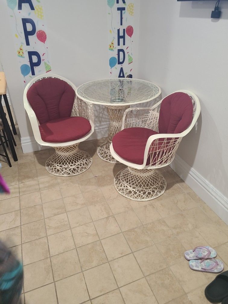 table with chairs