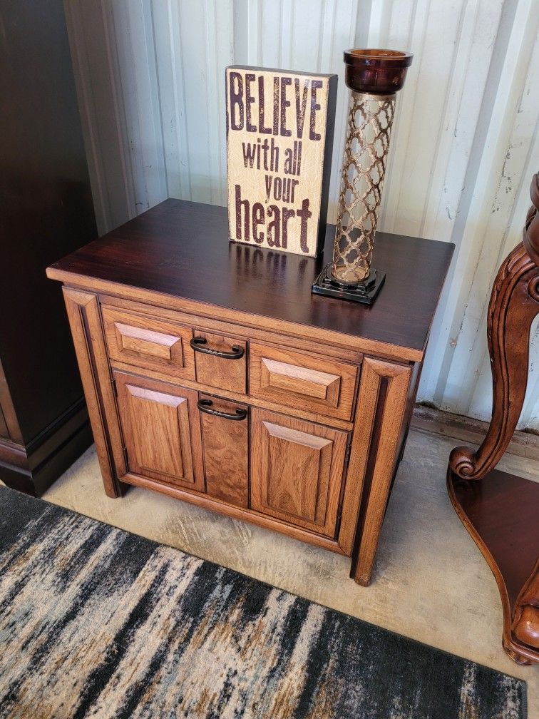 SIDE END TABLE / NIGHTSTAND