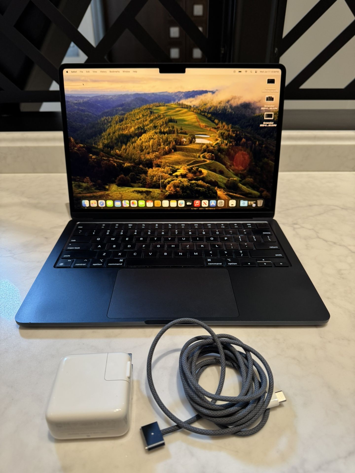 M3 Apple MacBook Air (2024) 13-inch - 8-core and 8-core GPU - 8GB RAM - SSD 256GB