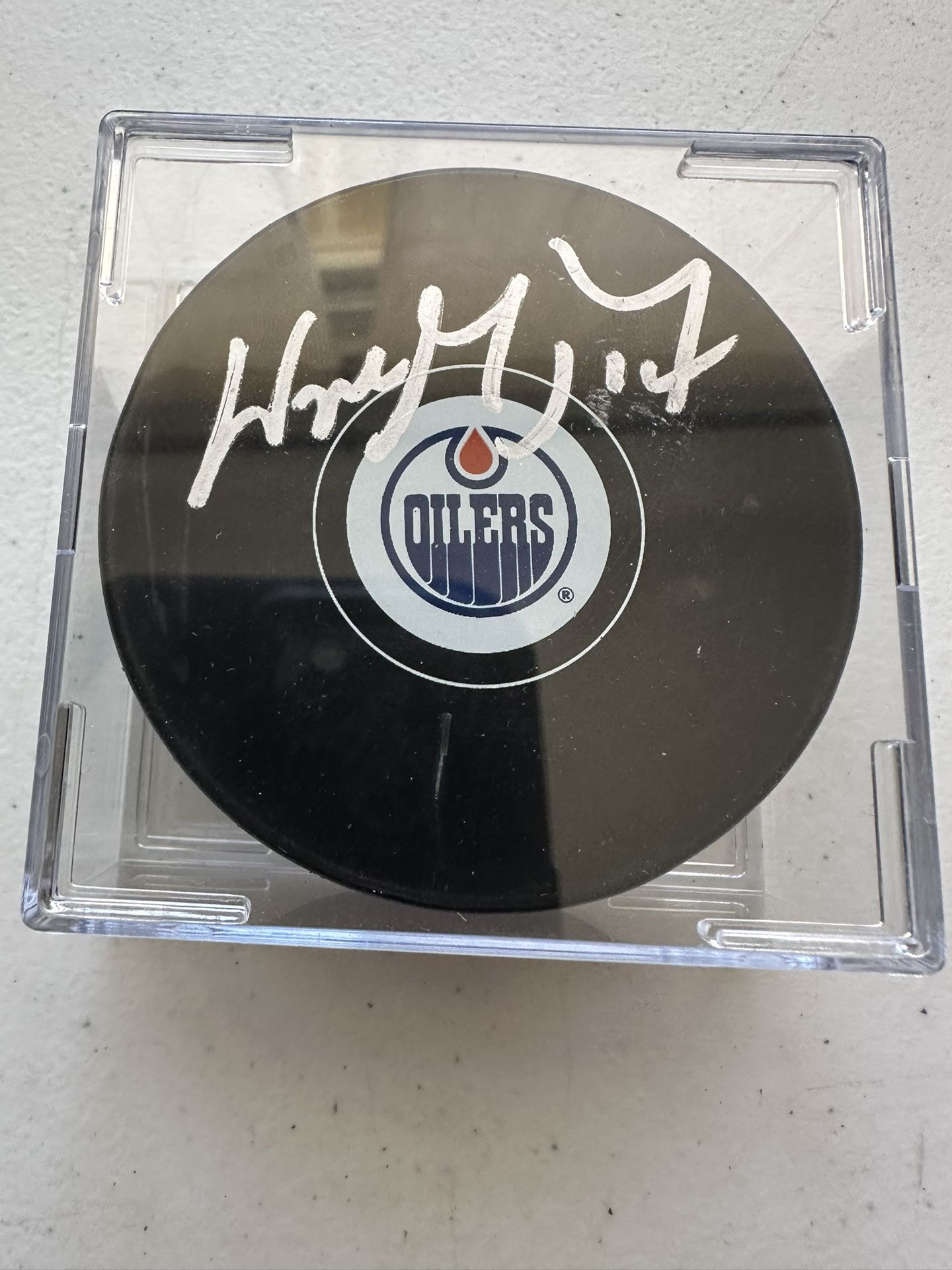 Wayne Gretzky signed Edmonton Oilers autographed NHL hockey puck In case w/COA 841A