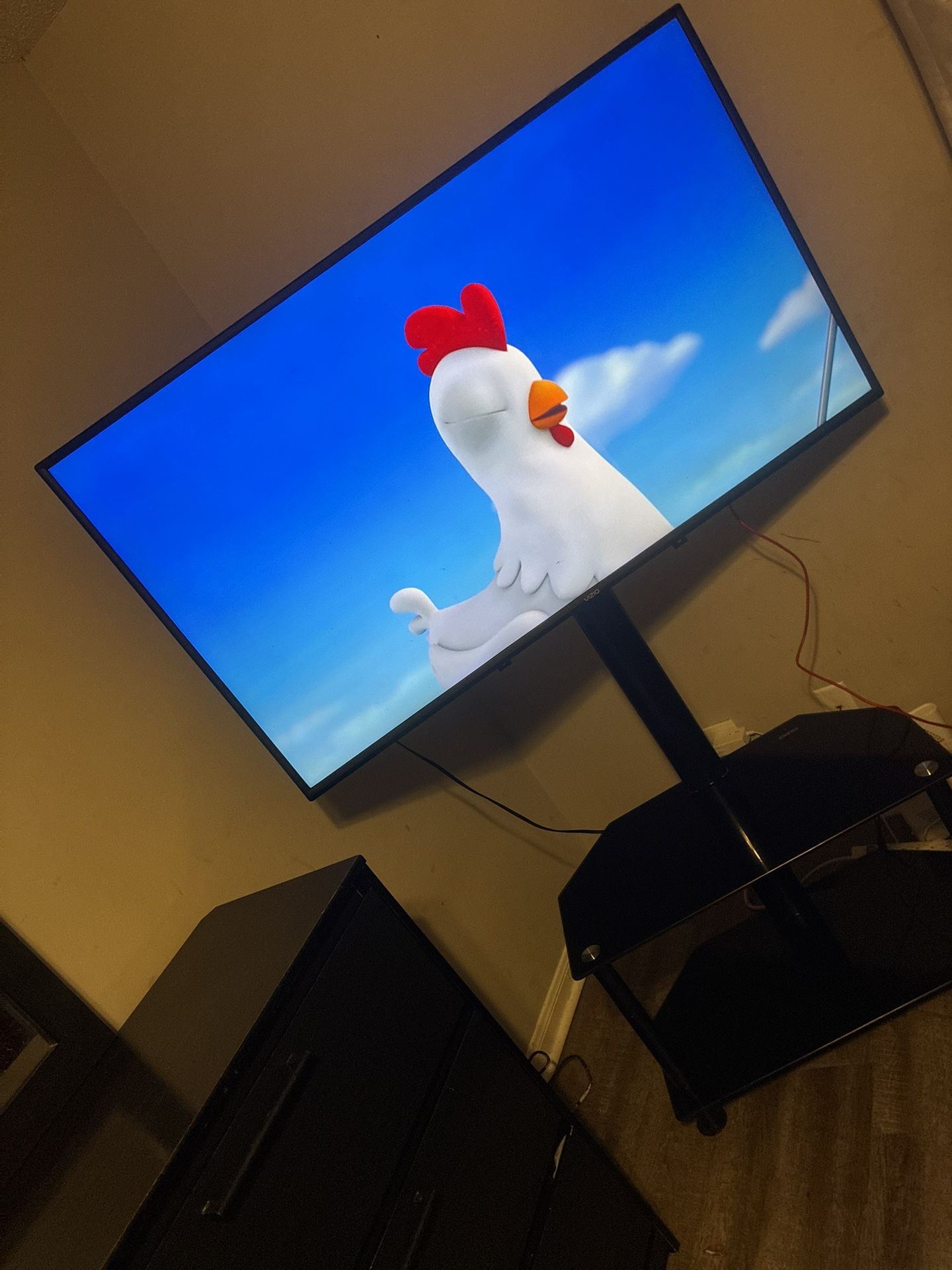 55” Vizio QLED 4k Smart TV and Glass Stand