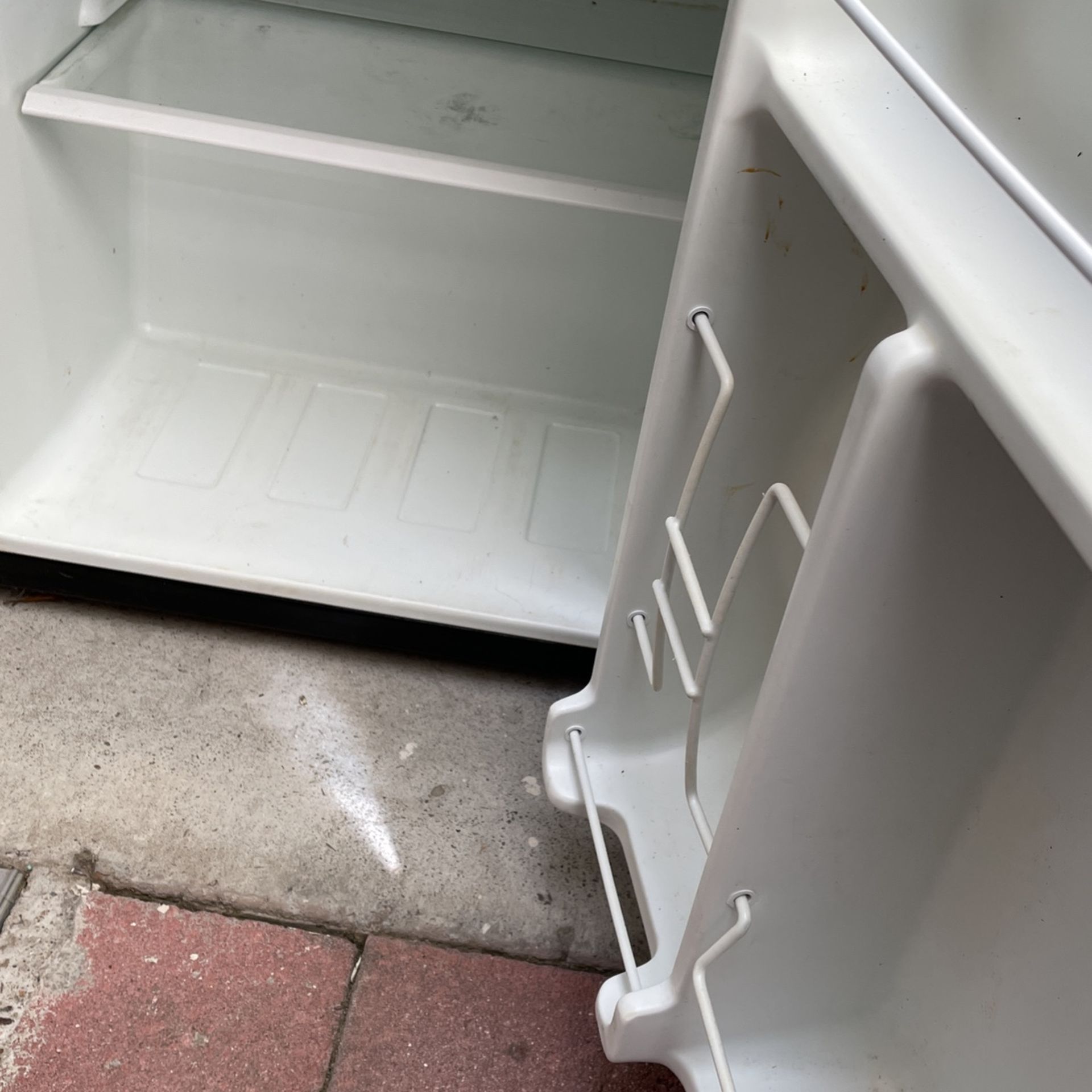 Mini Refrigerator (galant) for Sale in San Leandro, CA OfferUp