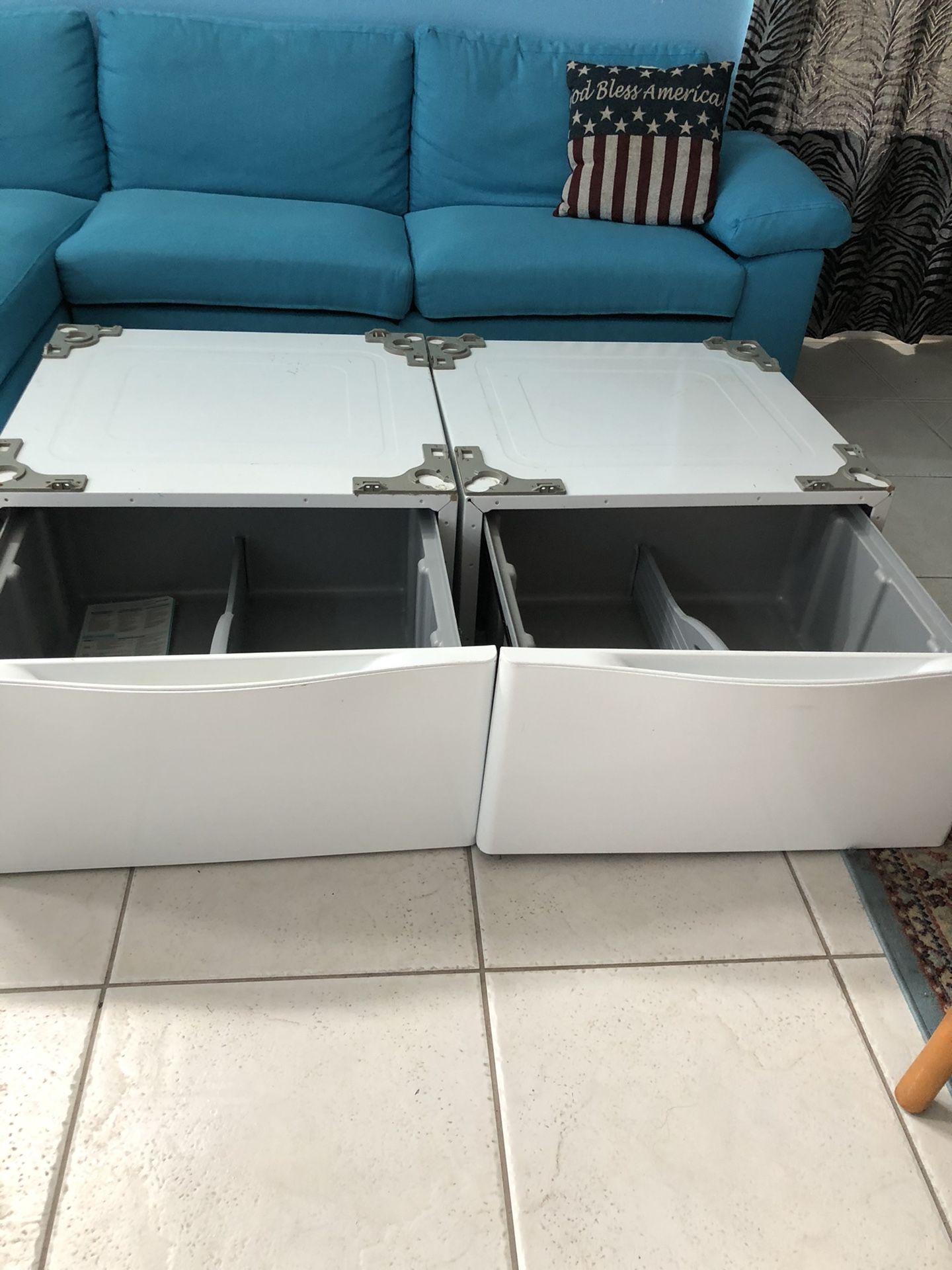 Washer & Dryer Pedestals.Fits LG and other Washers /Dryers. 27 x 25.5