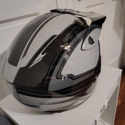 Full Face Motorcycle/Scooter Helmet – Size L – $80
Great-looking black & white full-face helmet in Size Large (L).
Very clean and in good condition, a