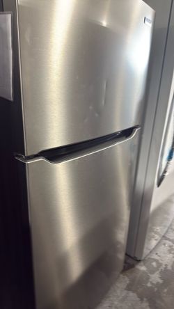 Frigidaire top freezer refrigerator