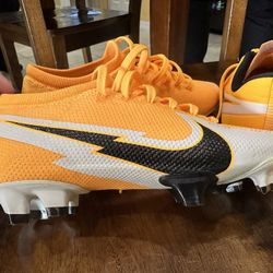 Nike Mercurial Vapor 13 Cleats