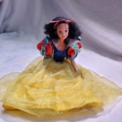 Her Dress Need Some Help To Look Beautiful Again 