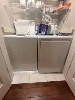 Washer dryer set