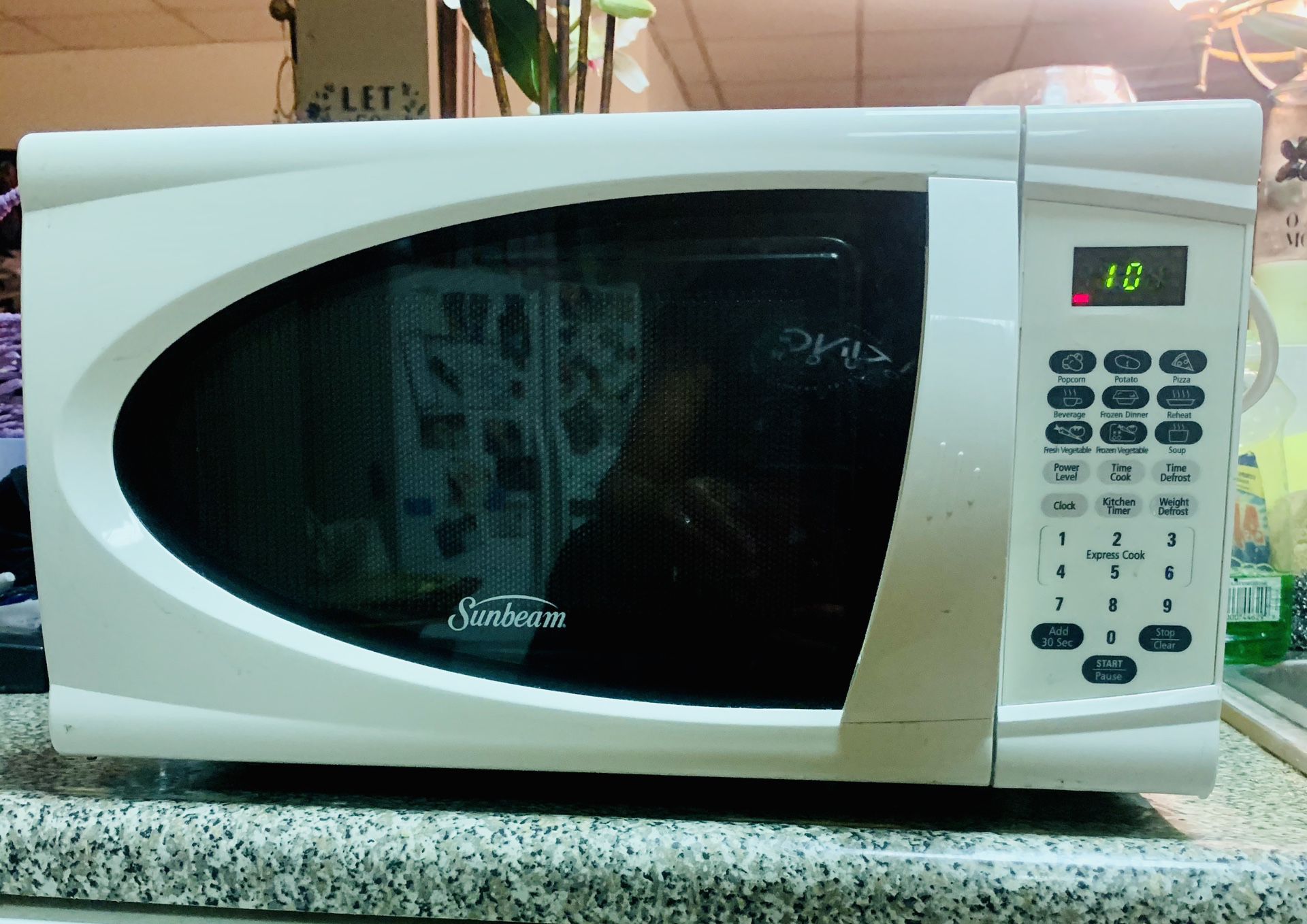 Sunbeam 0.7 Cu-Ft. 700-Watts Digital Microwave Oven-White