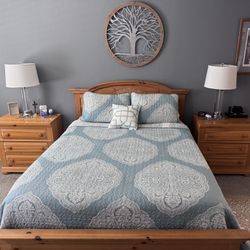 Broyhill Complete Bedroom Set Queen