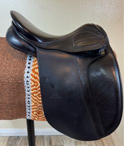STUBBEN DRESSAGE SADDLE 16.5”