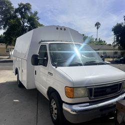 2006 Ford E-350 Super Duty 
