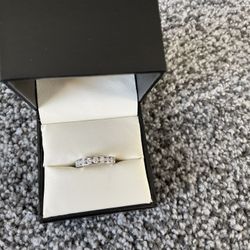 14 karat white gold 1 carat diamond ring