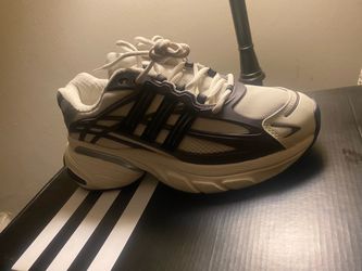 Adidas’s xlg size7 never worn
