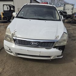 2011 Kia Sedona Mini Van Parting Out 